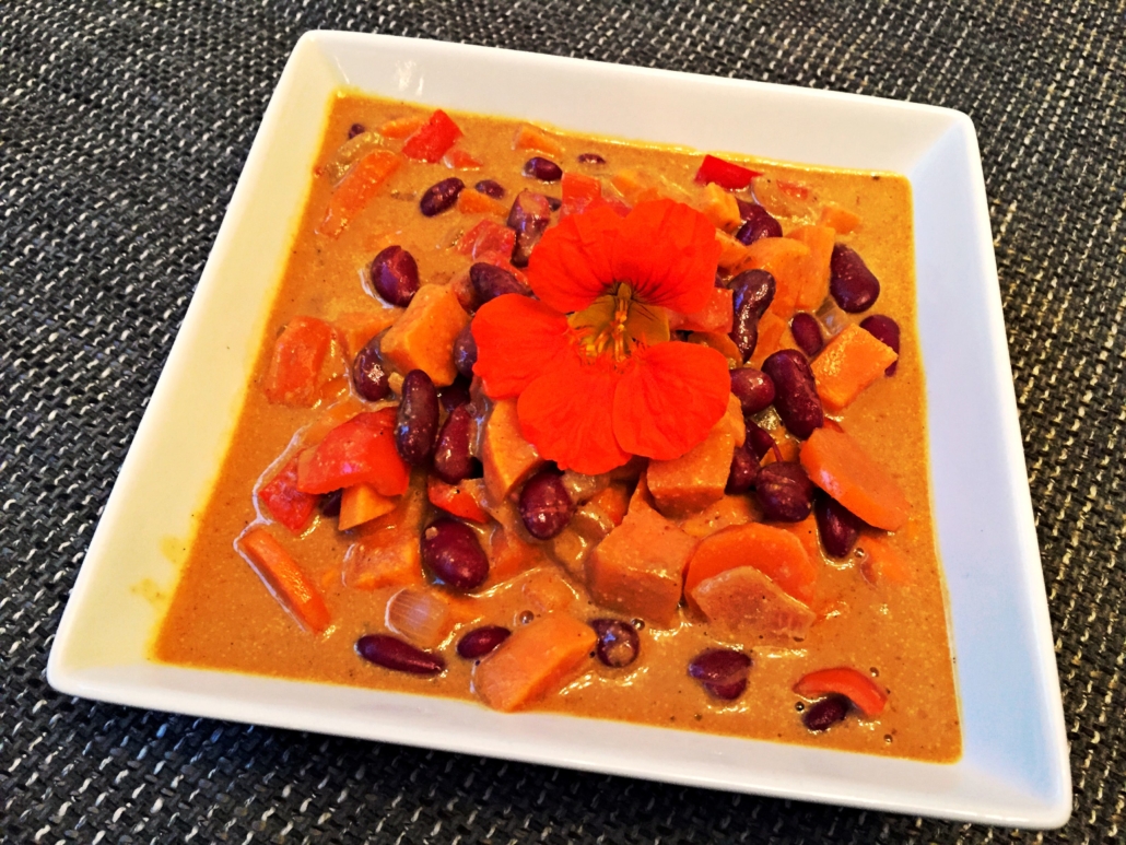 Süßkartoffel-Bohnen-Curry - spicy, creamy, glutenfrei und vegan